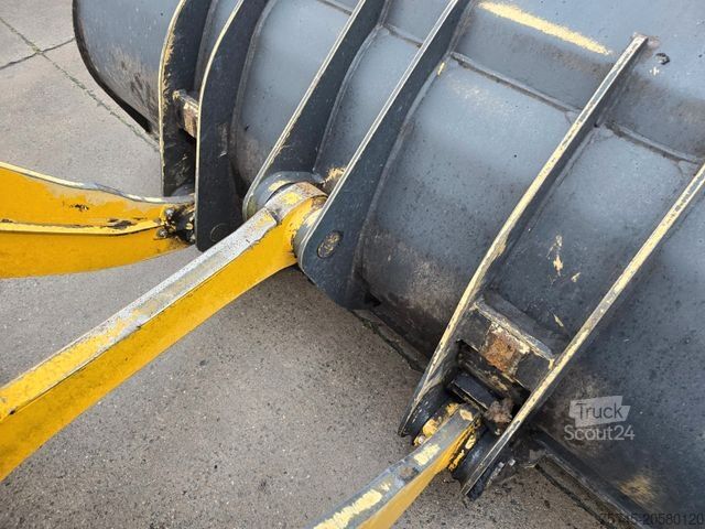 Radlader KOMATSU WA 200 * WENIG BELASTET * TOP * NEUE REIFEN