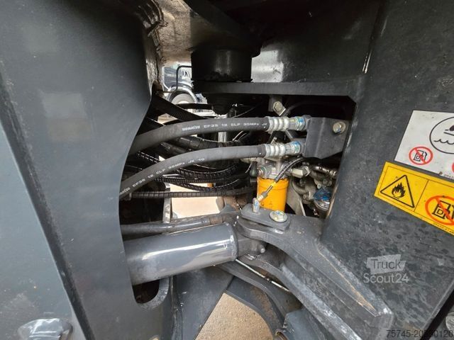 Radlader KOMATSU WA 200 * WENIG BELASTET * TOP * NEUE REIFEN