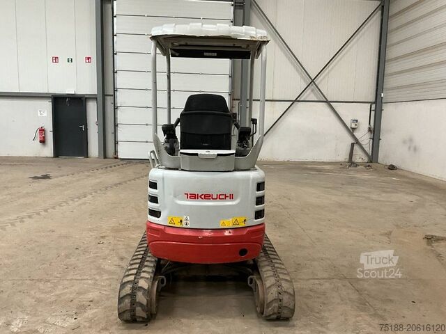 Mini-pelle Takeuchi TB 215 R