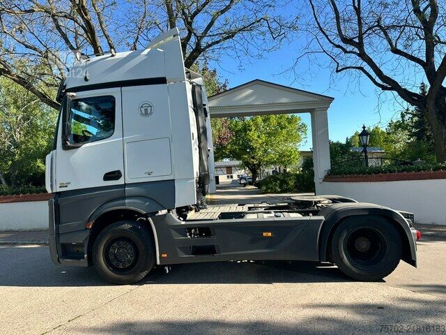 فان Mercedes-Benz Actros 1845 Sattelzugmaschine