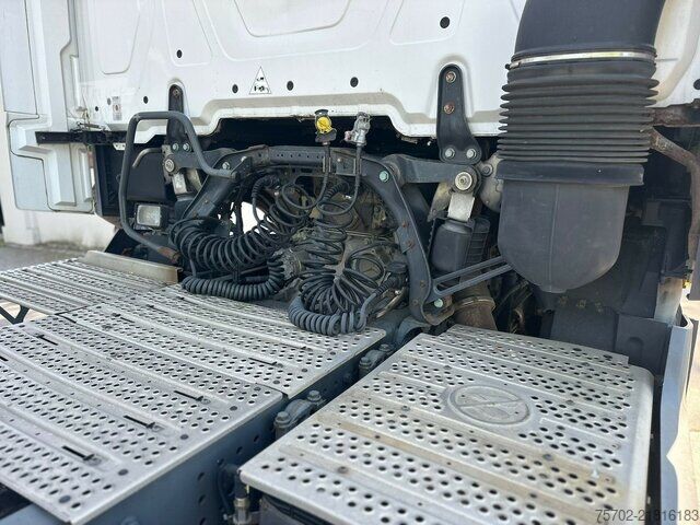 فان Mercedes-Benz Actros 1845 Sattelzugmaschine