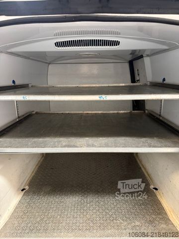 Hűtőfelépítményes furgon VOLKSWAGEN T5 4 Motion Kühlkastenwagen TÜV 03/2027