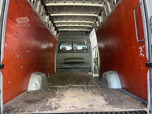 Furgoneta de caja alta VOLKSWAGEN Crafter TDI Maxi Hoch+Lang*AHK=3.500Kg*Garantie