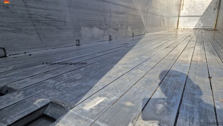 Auflieger mit Walkingfloor Schmitz SW 24 Schubboden, Liftachse,Ersatzradhalterung Kabelfernbedienung, Trichter
