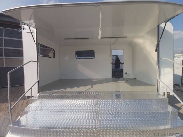 Other Other Präsentatiopn Messe Event Trailer begehbar über Treppenanlage 470cm Innenlänge verfügbar