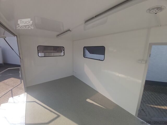 Other Other Präsentatiopn Messe Event Trailer begehbar über Treppenanlage 470cm Innenlänge verfügbar