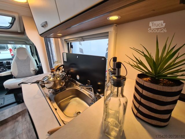 Ημιενσωματωμένο αυτοκινούμενο τροχόσπιτο CARADO V 339 *Queensbett*pro+ Paket*Fußbodenerwärmung*