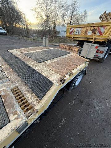 Prikolica z nizko platformo SCHWARZMÜLLER hydr. Rampen*verbreiterbar*Rungen*SAF*9m*