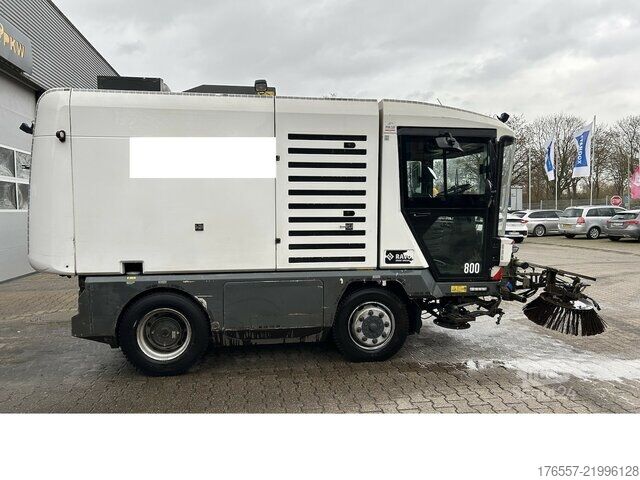 Bestelwagen Ravo 580 EURO 6 Kehrmaschine