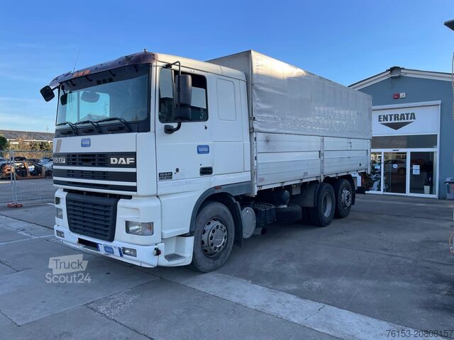 Camion cu platformă și prelată DAF XF 95-430