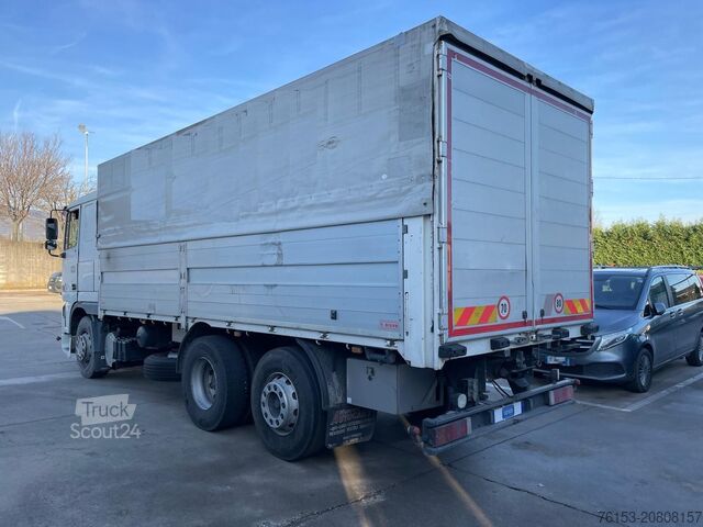 Camion cu platformă și prelată DAF XF 95-430