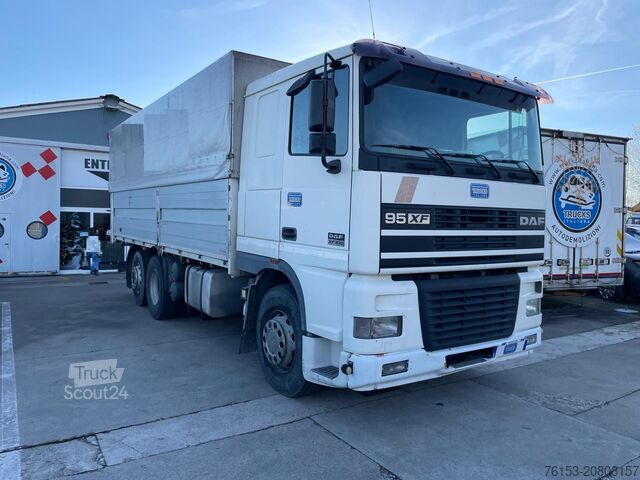 Camion cu platformă și prelată DAF XF 95-430