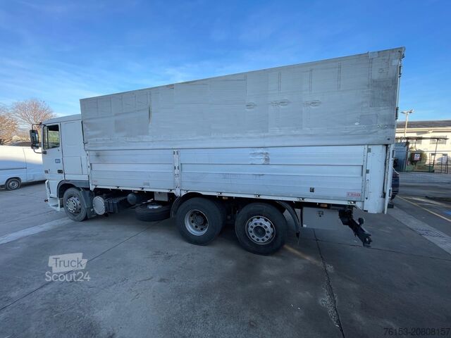Camion cu platformă și prelată DAF XF 95-430