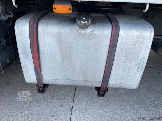 Camion cu platformă și prelată DAF XF 95-430