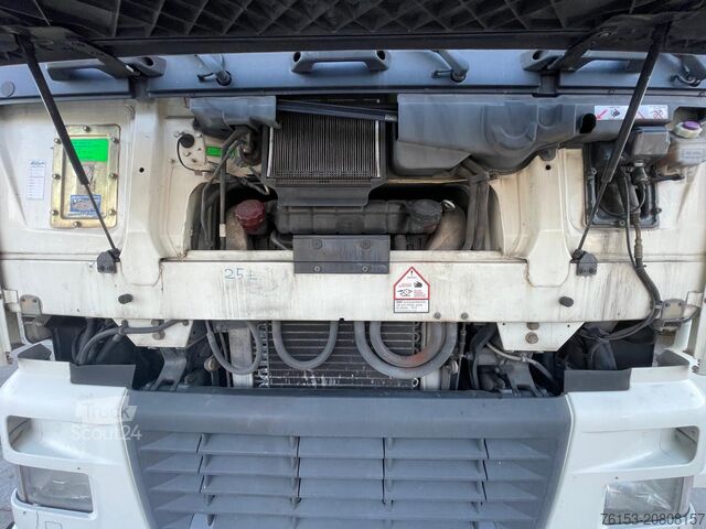 Camion cu platformă și prelată DAF XF 95-430