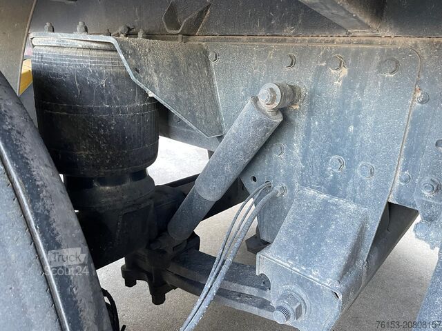 Camion cu platformă și prelată DAF XF 95-430