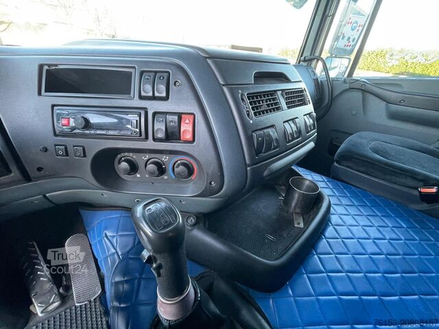 Camion cu platformă și prelată DAF XF 95-430