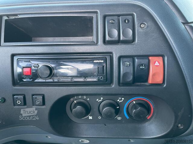 Camion cu platformă și prelată DAF XF 95-430