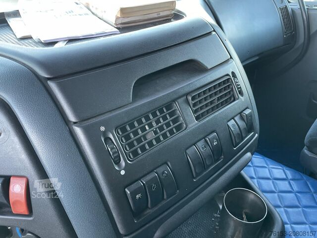 Camion cu platformă și prelată DAF XF 95-430