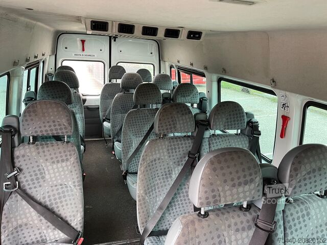 Kleinbus Ford Transit Minibus 2.4 - Dach-Klima - 17er