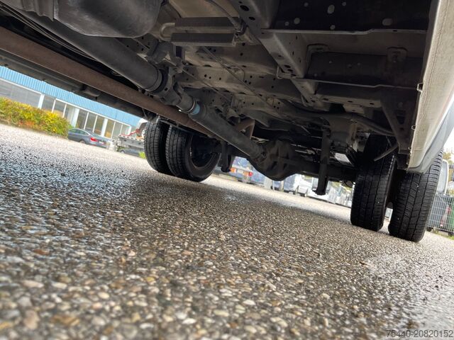 Kleinbus Ford Transit Minibus 2.4 - Dach-Klima - 17er