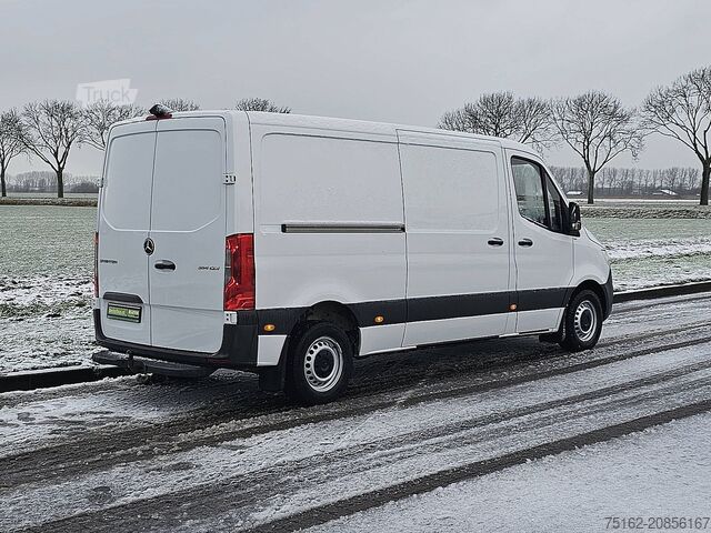 High-roof van MERCEDES-BENZ SPRINTER 214 L2H1 Mbux Euro6 AC!