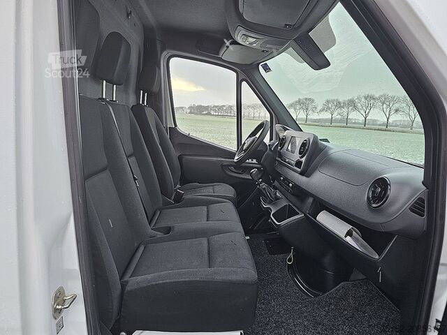 High-roof van MERCEDES-BENZ SPRINTER 214 L2H1 Mbux Euro6 AC!