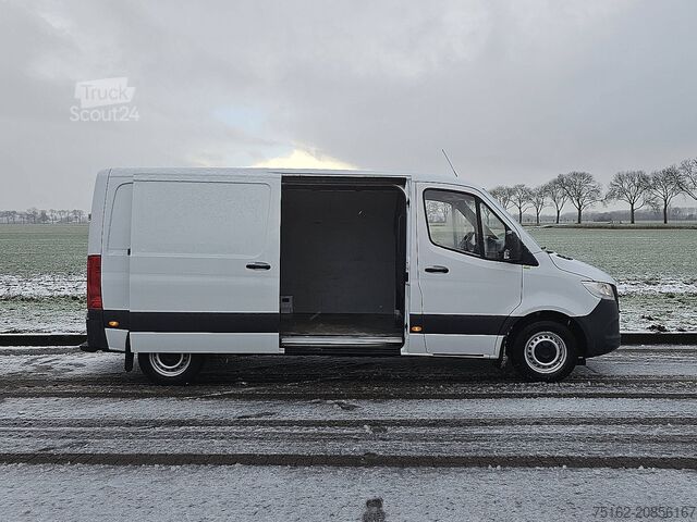 High-roof van MERCEDES-BENZ SPRINTER 214 L2H1 Mbux Euro6 AC!