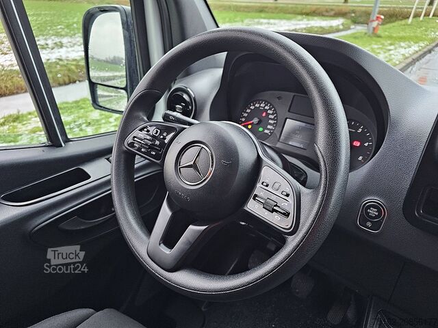 High-roof van MERCEDES-BENZ SPRINTER 311 CDI 37 L2H2
