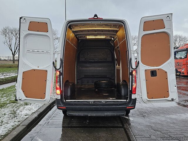 High-roof van MERCEDES-BENZ SPRINTER 311 CDI 37 L2H2