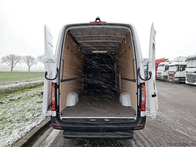 High-roof van MERCEDES-BENZ ESPRINTER L3H2 320 81 kWh LED!