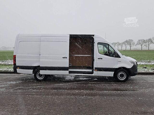High-roof van MERCEDES-BENZ ESPRINTER L3H2 320 81 kWh LED!