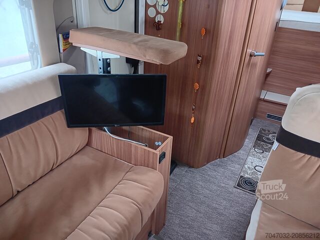 Félintegrált lakóautó Bürstner Ixeo