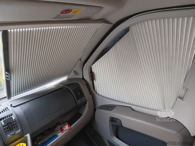 Félintegrált lakóautó Bürstner Ixeo