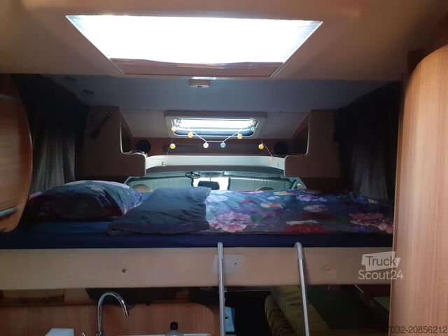 Félintegrált lakóautó Bürstner Ixeo