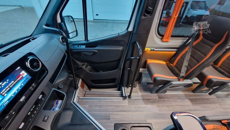 Miniautocarro MERCEDES-BENZ Sprinter 519  Allrad 4 x 4  20 / 23 Sitzer Stock