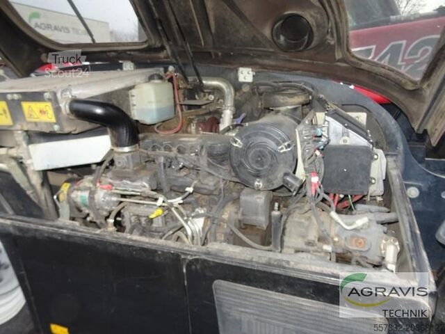 Teleszkópos rakodó Case IH FARMLIFT 742