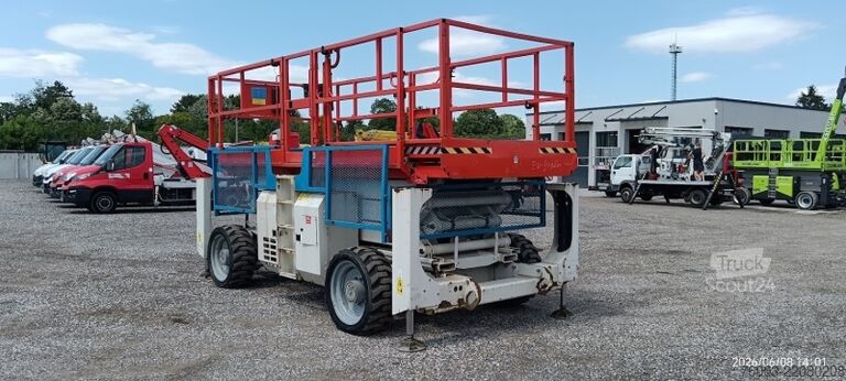Scherenarbeitsbühne Genie GS3390 - 12,06 m - 4x4 - diesel