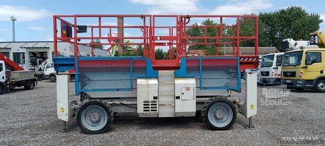 Scherenarbeitsbühne Genie GS3390 - 12,06 m - 4x4 - diesel