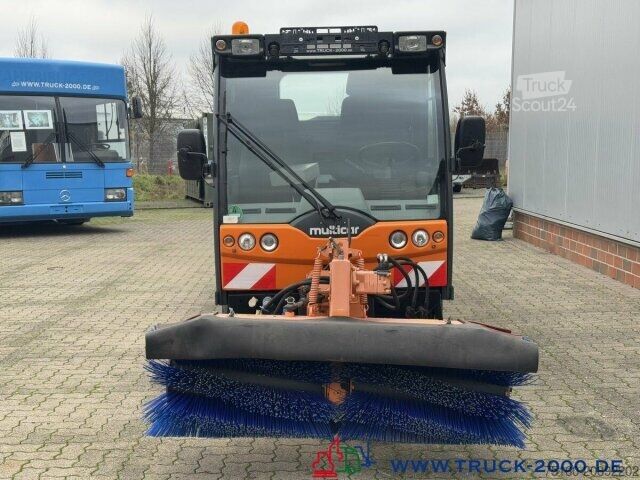 Kehrmaschine Multicar Tremo X56 Winterdienst Streuer + Besen NUR7536KM