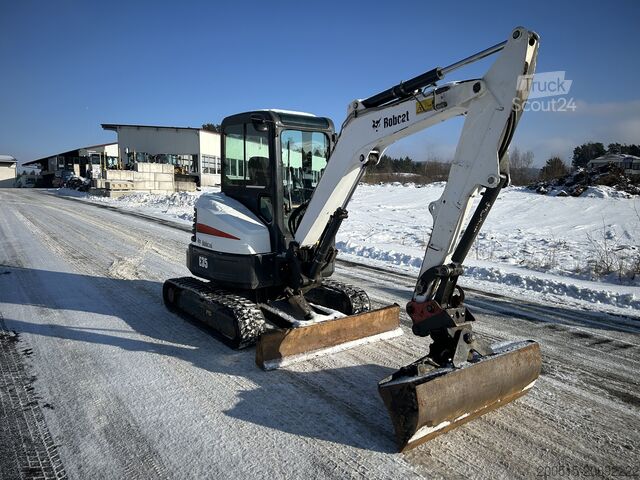 Mini excavator Bobcat E35