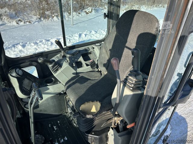 Mini excavator Bobcat E35