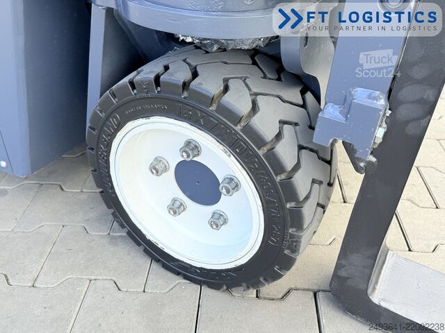 štvorcestný vysokozdvižný vozík Combilift CB2500 GAS TRIPLEX 4900 FORK POSITIONER