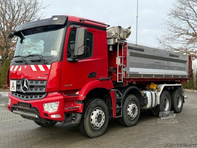 Camion-benne tricar MERCEDES-BENZ Arocs 3243 8x4 Kipper Schwarzmuller Bordmatik