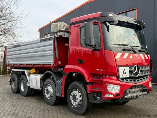 Camion-benne tricar MERCEDES-BENZ Arocs 3243 8x4 Kipper Schwarzmuller Bordmatik