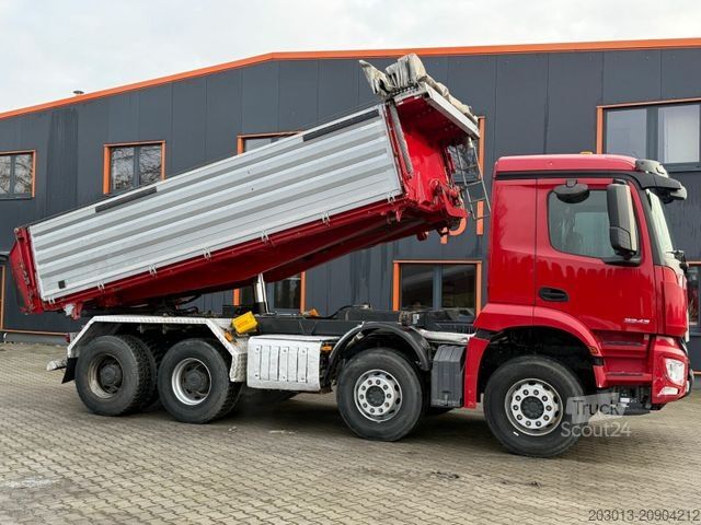 Camion-benne tricar MERCEDES-BENZ Arocs 3243 8x4 Kipper Schwarzmuller Bordmatik