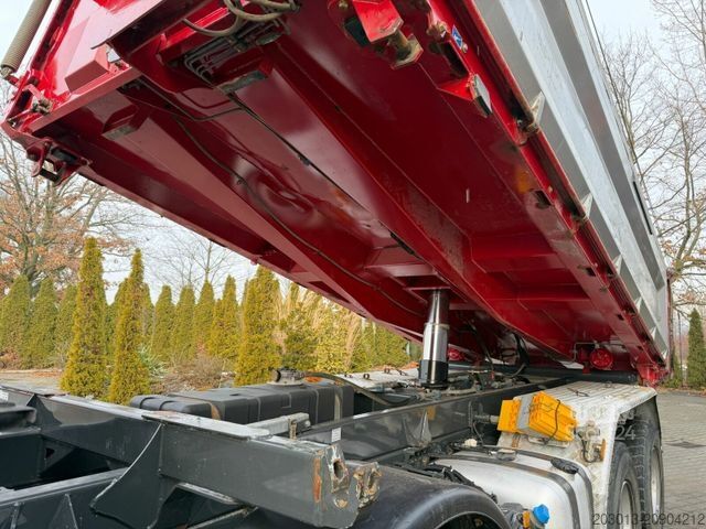 Camion-benne tricar MERCEDES-BENZ Arocs 3243 8x4 Kipper Schwarzmuller Bordmatik