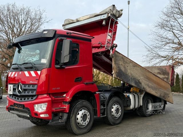Camion-benne tricar MERCEDES-BENZ Arocs 3243 8x4 Kipper Schwarzmuller Bordmatik