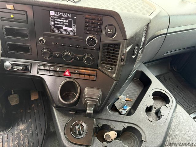 Camion-benne tricar MERCEDES-BENZ Arocs 3243 8x4 Kipper Schwarzmuller Bordmatik