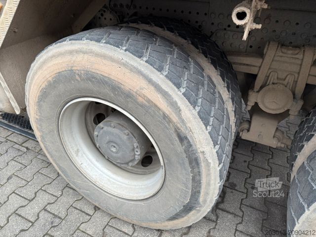 Camion-benne tricar MERCEDES-BENZ Arocs 3243 8x4 Kipper Schwarzmuller Bordmatik